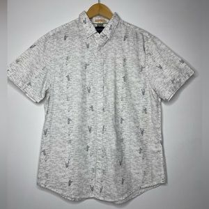 Like New Denim & Flower Slim Fit Button Down Short Sleave.